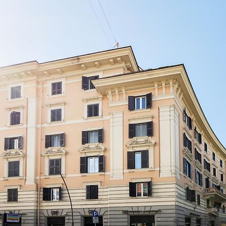 Live Roma - Chez Le Roi Luxury Apartment Екстериор снимка